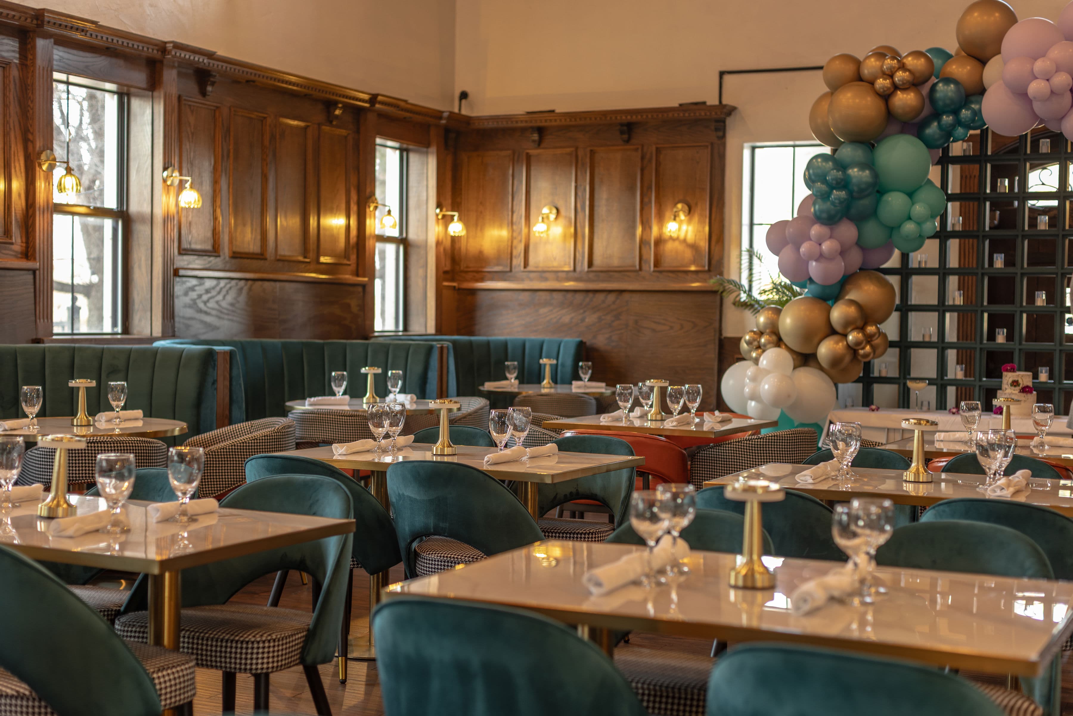 ARÔME Restaurant dining room